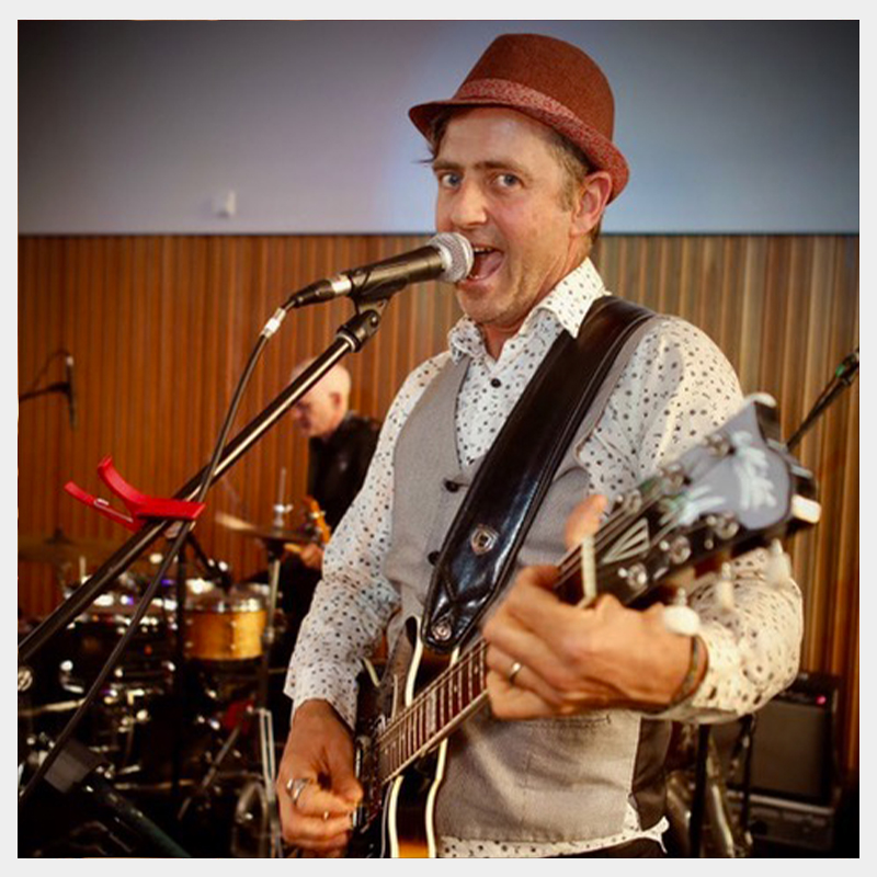 Andrew Curry